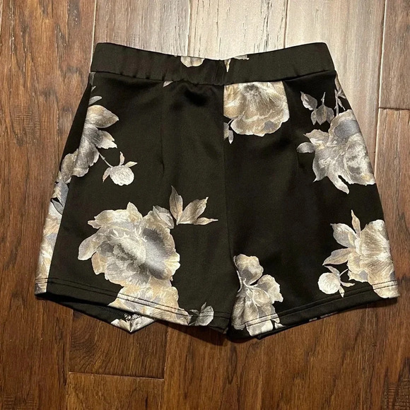 Soprano Black Gold Metallic Floral Mini Skirt Skort - Picture 9 of 9